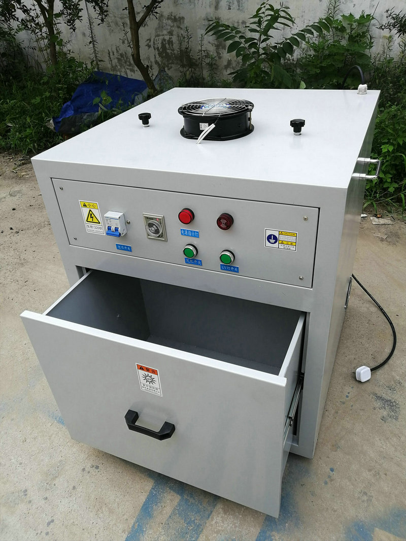 UV機：工業(yè)生產(chǎn)中的“快速固化利器”